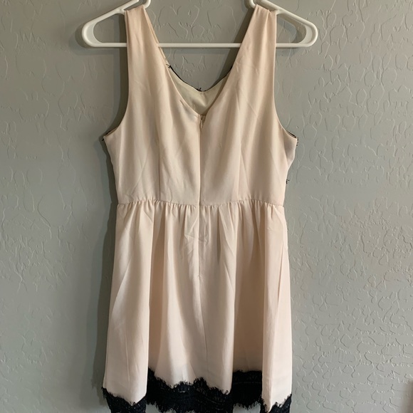 NSR cream and black lace dress - Picture 2 of 2